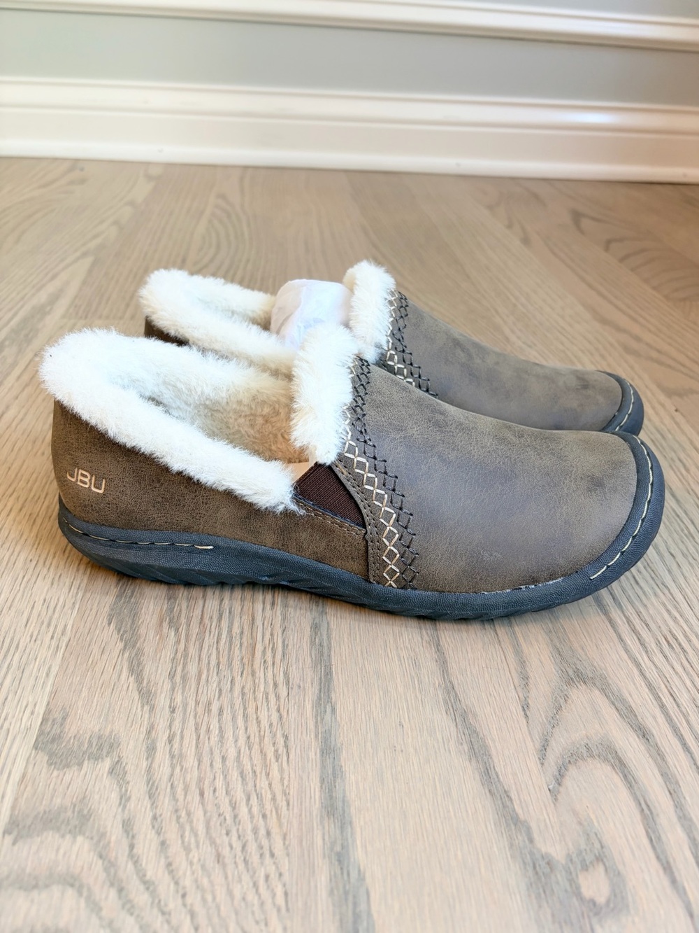 NIB Jambu JBU Willow Slip On Moccasins